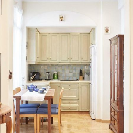 Riggilis Apartment Atene Esterno foto