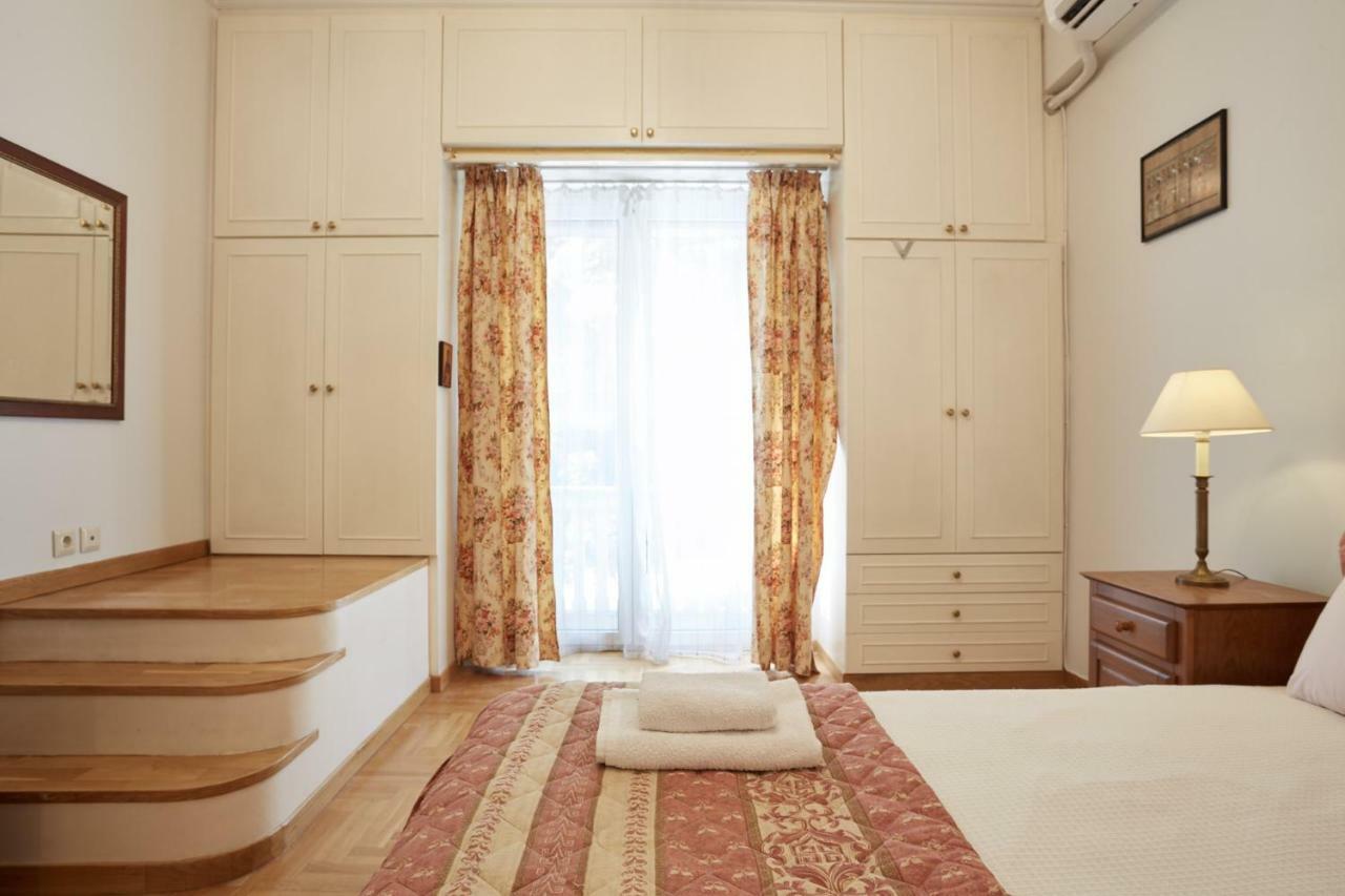 Riggilis Apartment Atene Esterno foto