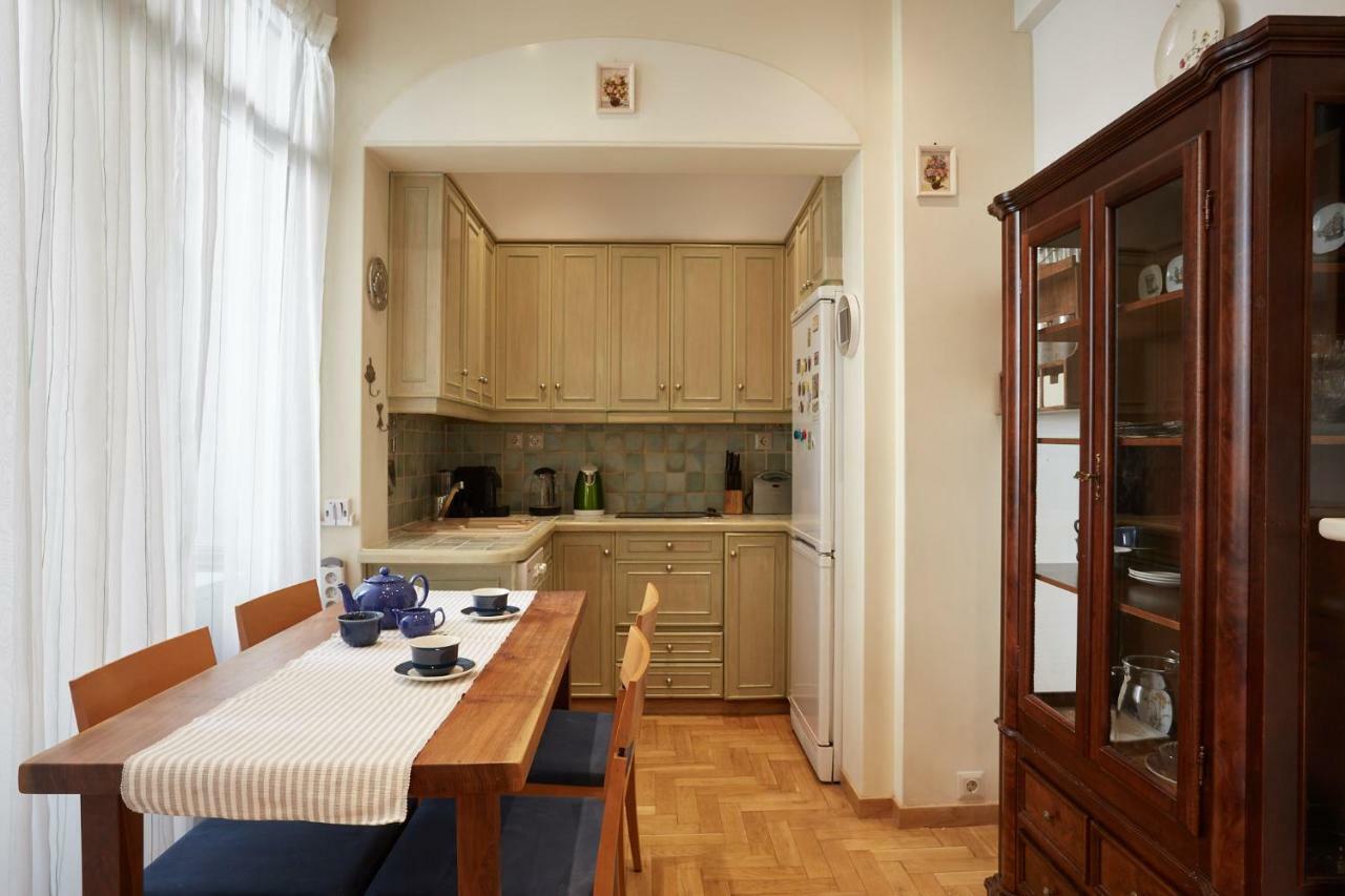 Riggilis Apartment Atene Esterno foto