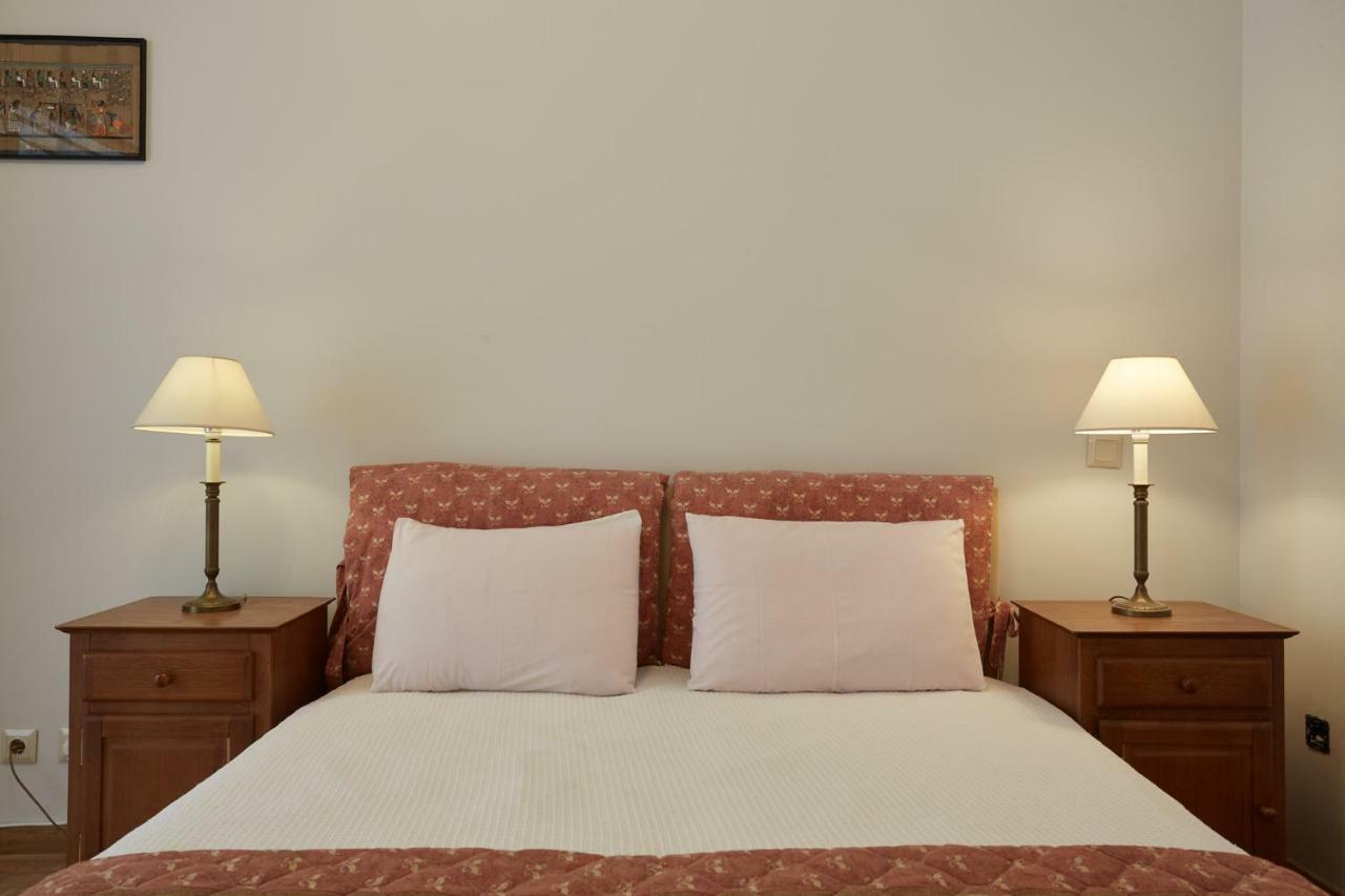 Riggilis Apartment Atene Esterno foto