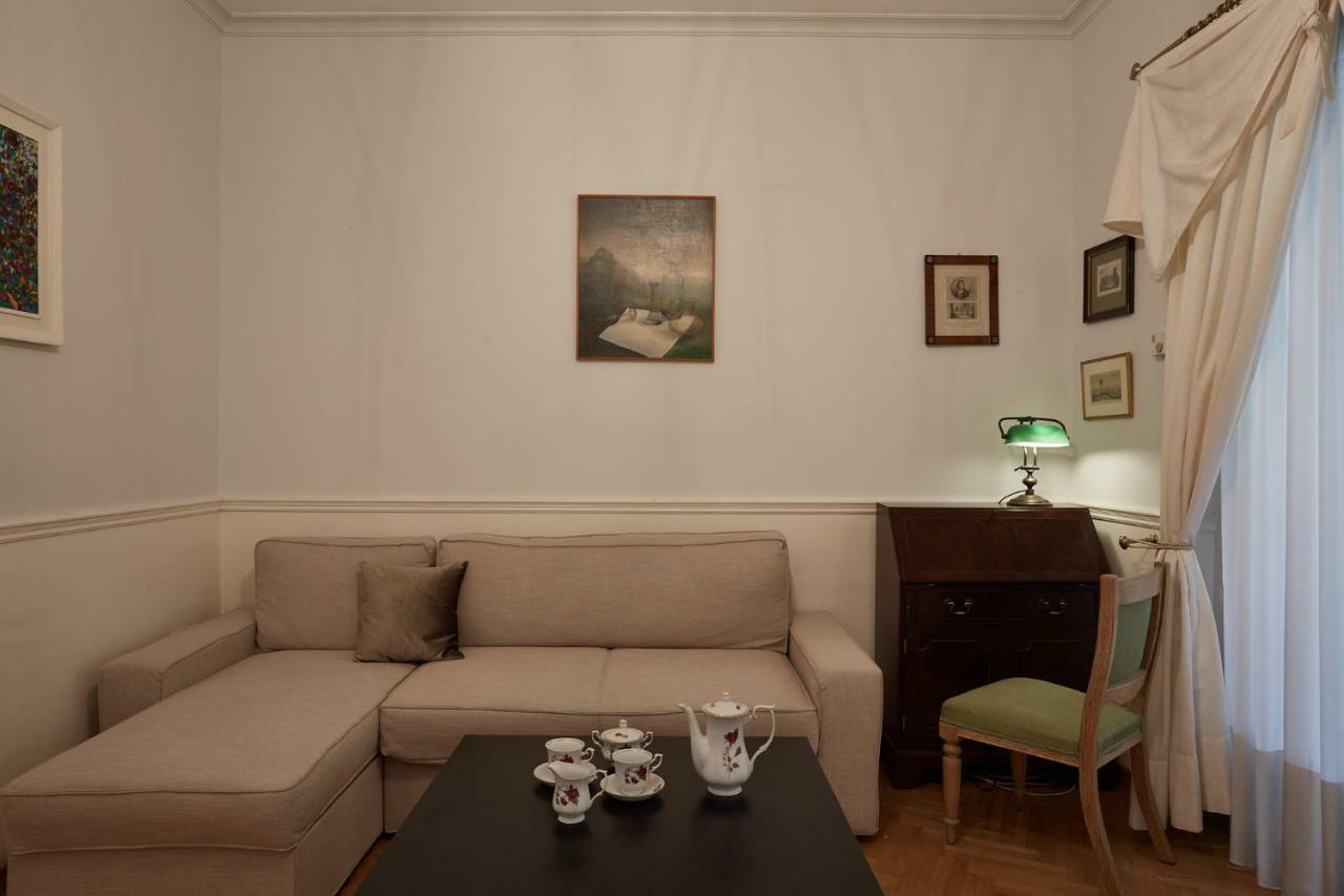 Riggilis Apartment Atene Esterno foto
